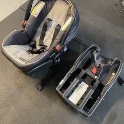 Graco SnugRide 35 Infant Car Seat + Base (Click Connect)