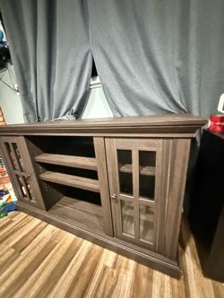 Entertainment table