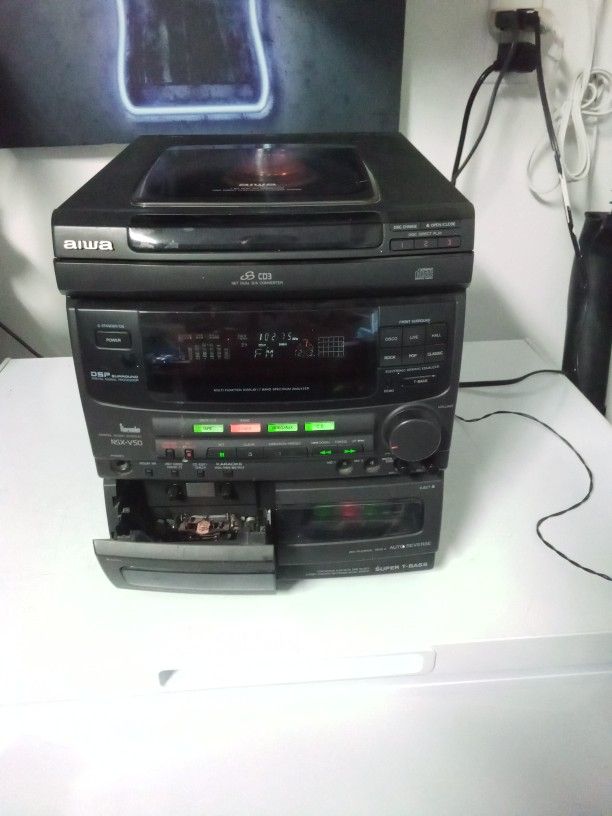 Aiwa Compact Shelf Stereo System 