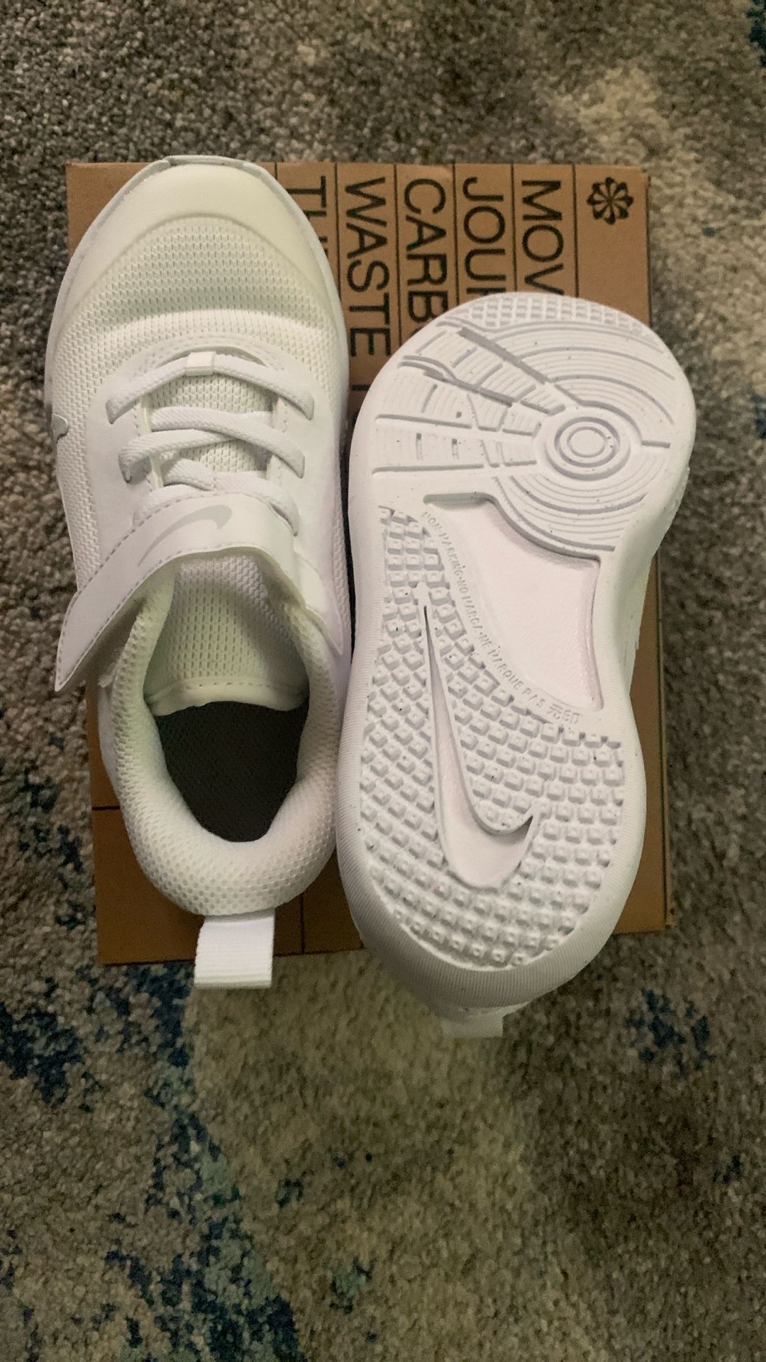 KIDS Size 11 NIKE OMNI MULTI-COURT (PS)