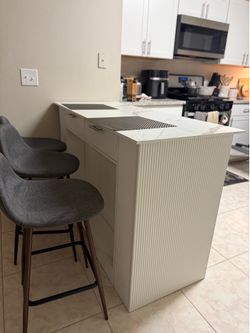 Kitchen island/ kitchen storage counter