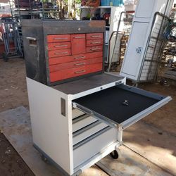 HEAVY DUTY ROLLING TOOL BOX WITH KEYS BOTTOM PART EXELENTS CONDITIONS 
