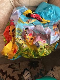 Inflatable lion king pit