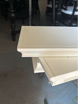 WHITE WALL SHELVES / FLOATING SHELVES