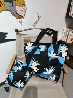SPLASH PROOF BEACH BAGS! Tote Blue/White ONLY