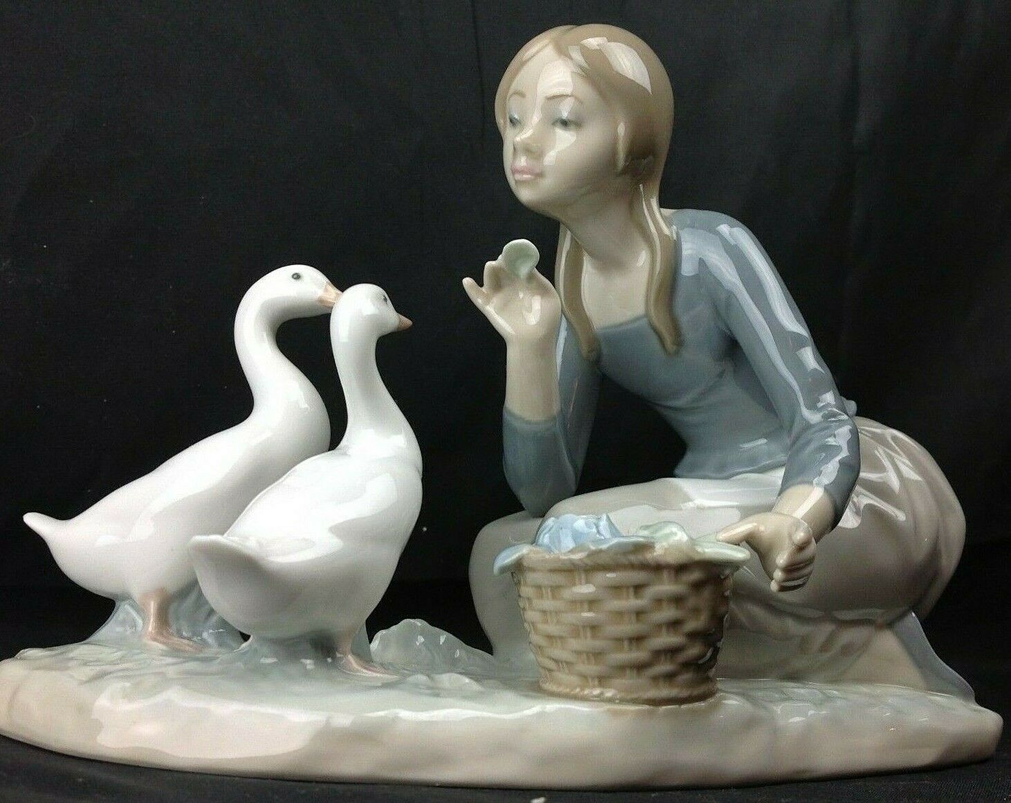 Large Lladro Food For Ducks Figurine 4849