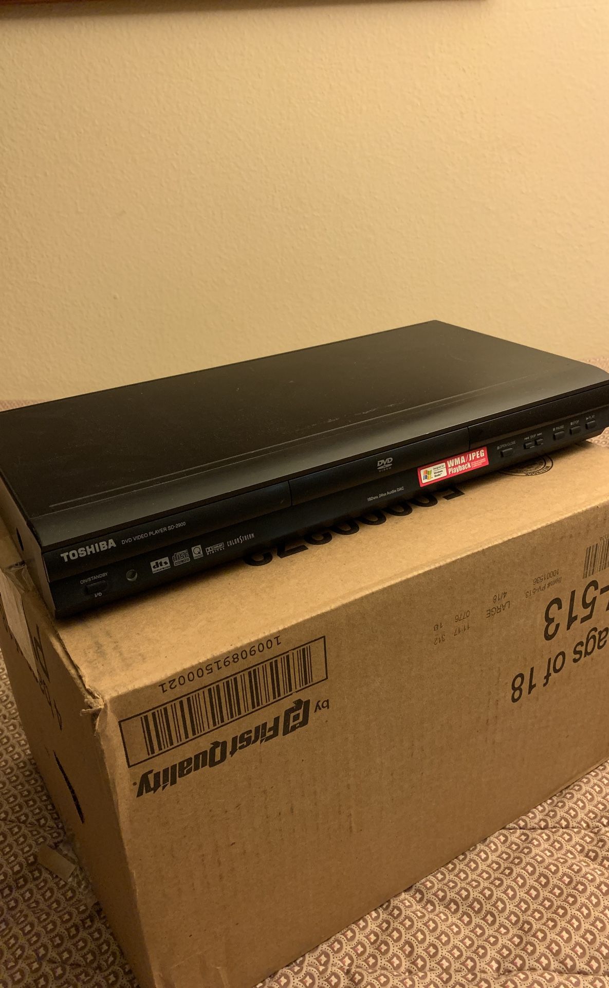 Toshiba SD-2900 DVD video player, with remote and RCA wires, no manual.