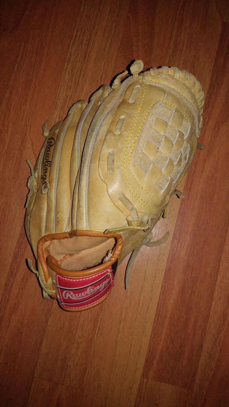 Rawlings Baseball Glove
