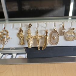 14k 10k Gold Pendant Different Grams Different Prices Layaway Available 10% Down If You Interested Please Ask Maribel Thank You 