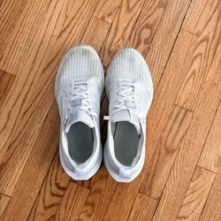 White nike Fly knit sneakers