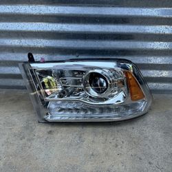 2009-2018 Dodge Ram 1500/2500 Headlight 
