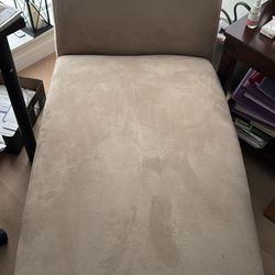 Tan/Beige Chaiseg