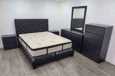 Brans New Queen Bedroom Set - Queen bed, 2 nightstands, dresser, mirror and chest - Fast delivery I