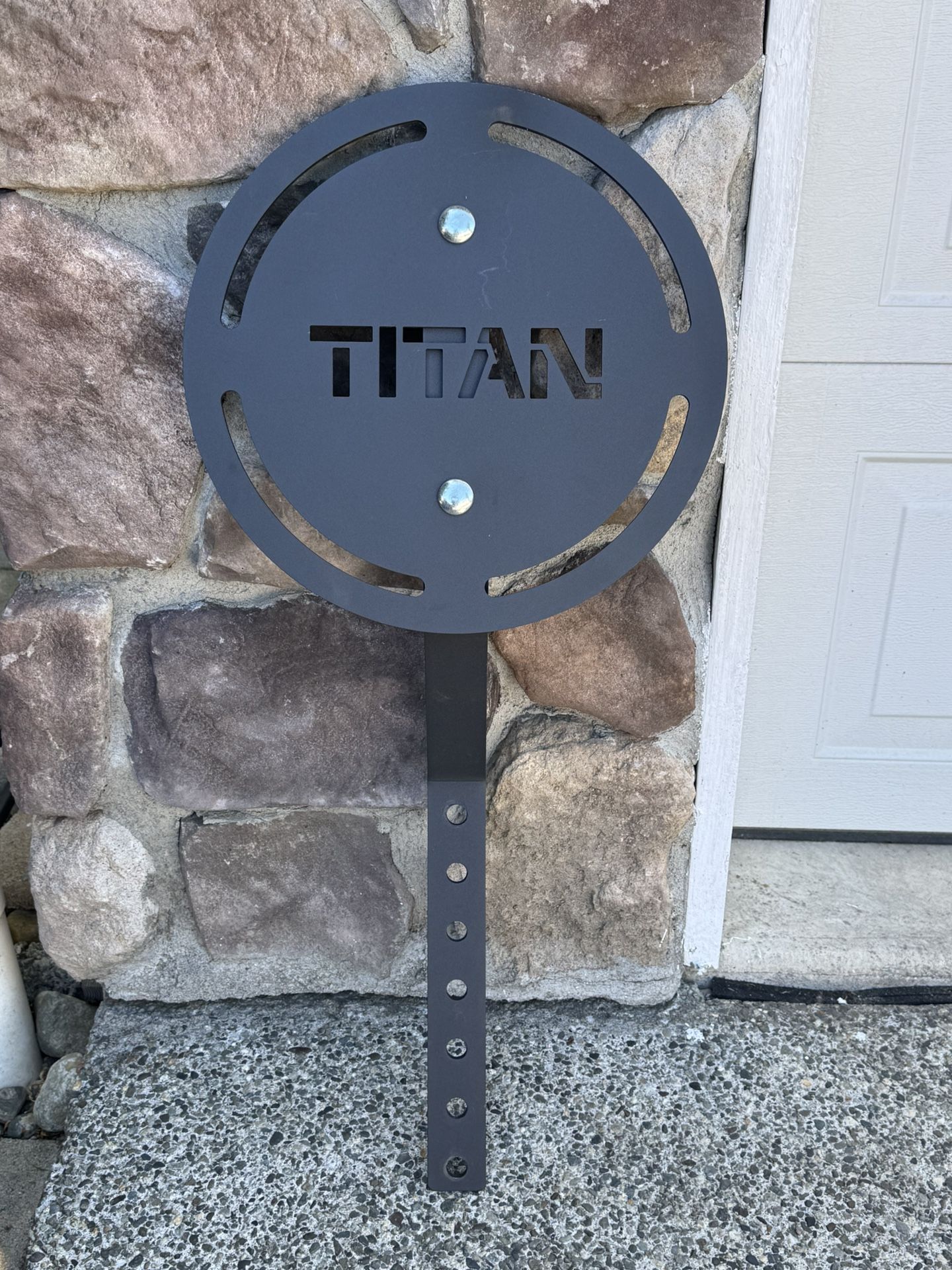 Titan Fitness Mounted Wall