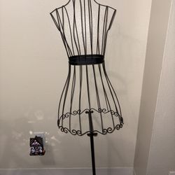 Black Iron Metal Dress Form Mannequin – 29”