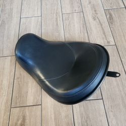 Harley Seat OEM Street Bob