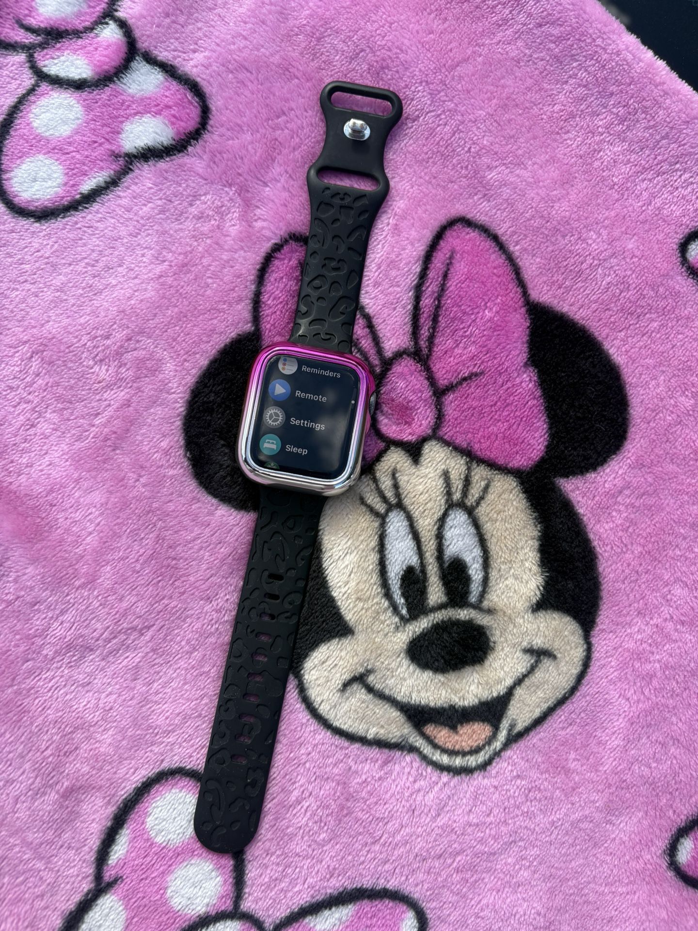 Apple Watch SE + Charger + Wristbands 