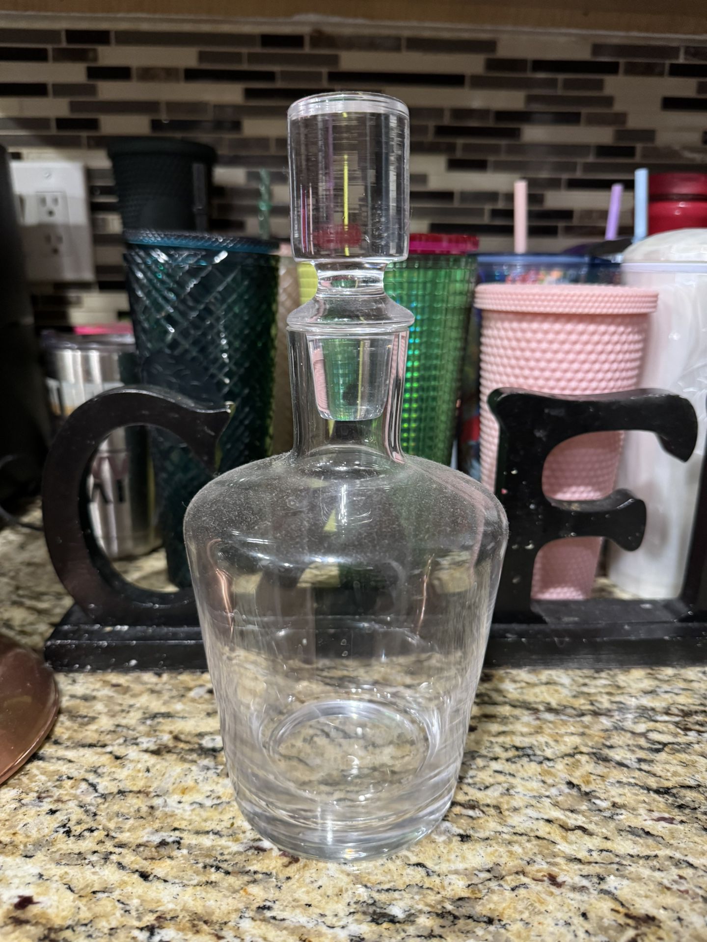 Whiskey glass container 