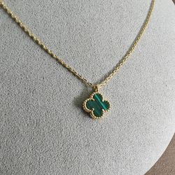 VCA Clover Green  Stone necklace 