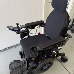 Quantum Q6 Edge 3 Stretto Power Chair