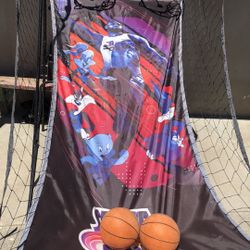 Space Jam Arcade Basketball with LeBron James 