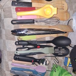 Assorted Kitchen Utensils Bundle....