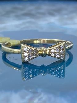 $375 Yellow Gold w Zirconia Bow Ring