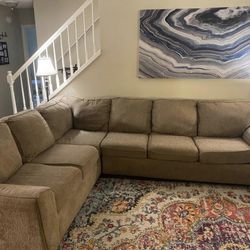 Sectional Couch W/ Removable Couch Cushions 
