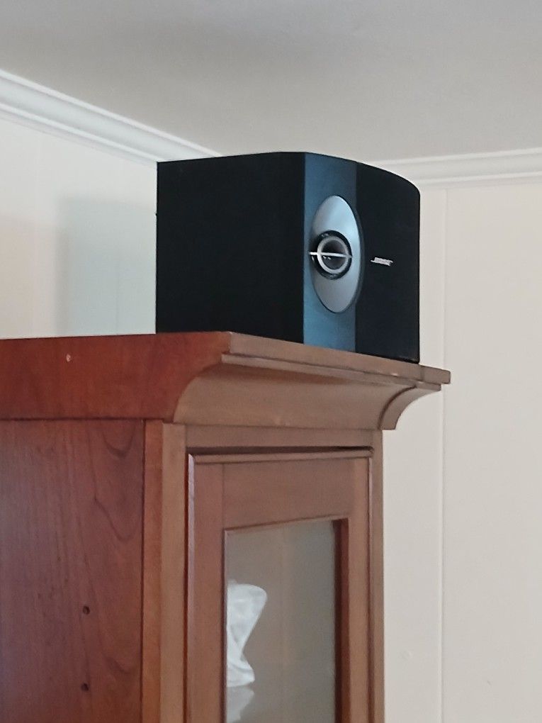 YANAHA RECIEVER WITH 2 BOSE LOUDSPEAKERS