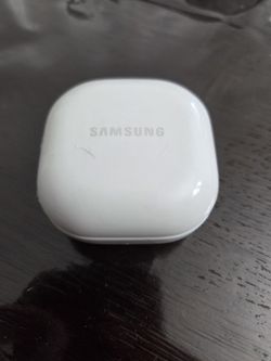 MUST SELL TODAY CASH ONLY SAMSUNG GALAXY BUDS 2