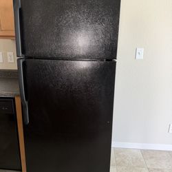 GE Top Freezer Refrigerator 