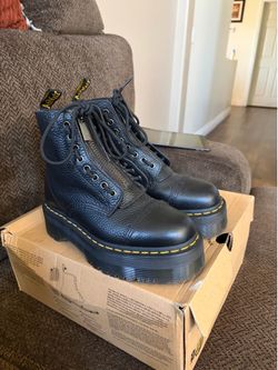 Doc martens Sinclair boots ( women size 7 )