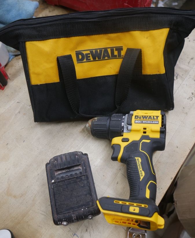 dewalt Drill DCD794 with battery CARRY BAG PRE OWNED 882143