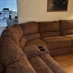 7-piece Sectional 2 Reclining Pieces & a Console With Cup Holders