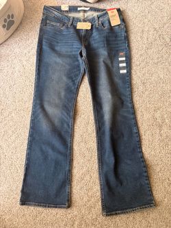 NWT Levi’s super low boot cut