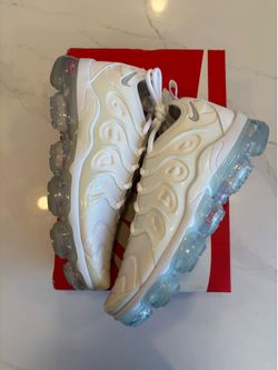 Brand new Nike vapormax plus triple white size 9 men’s