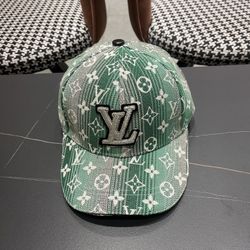 LV Louis Vuitton new baseball cap. Cotton lining, light and breathable. Perfect shape, suitable for both men and women