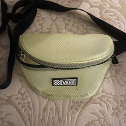 BLACK & GREEN VANS VINYL FANNY PACK WITH STRAP AND ZIPPE