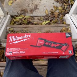 Milwaukee Mult Tool 