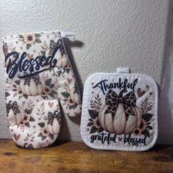✨ CUSTOM OVEN MITTS – ONLY $10 A PAIR! ✨