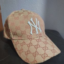 GUCCI. "NY" BASEBALL CAP