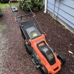 Black & Decker Electric Mower - Work & Free