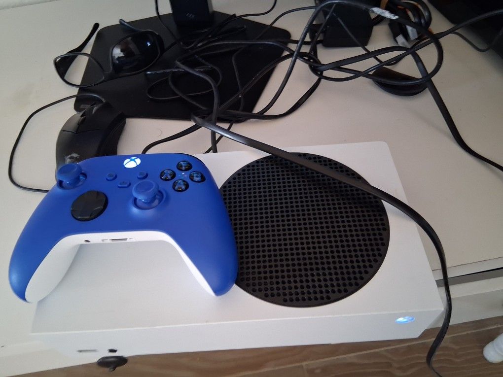 Xbox Series S With Controller Free Monitor 