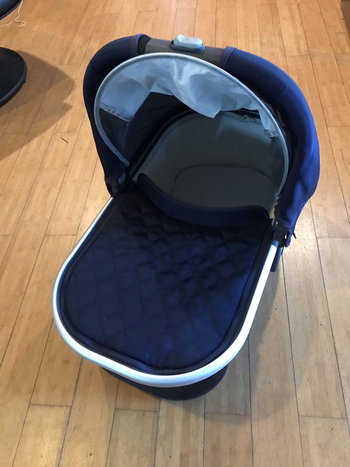 Uppababy Vista Bassinet For Newer Models Used Condition Has Been Sanitize $65 Obo For It South La 90043 Bring Your Stroller To Try It Out