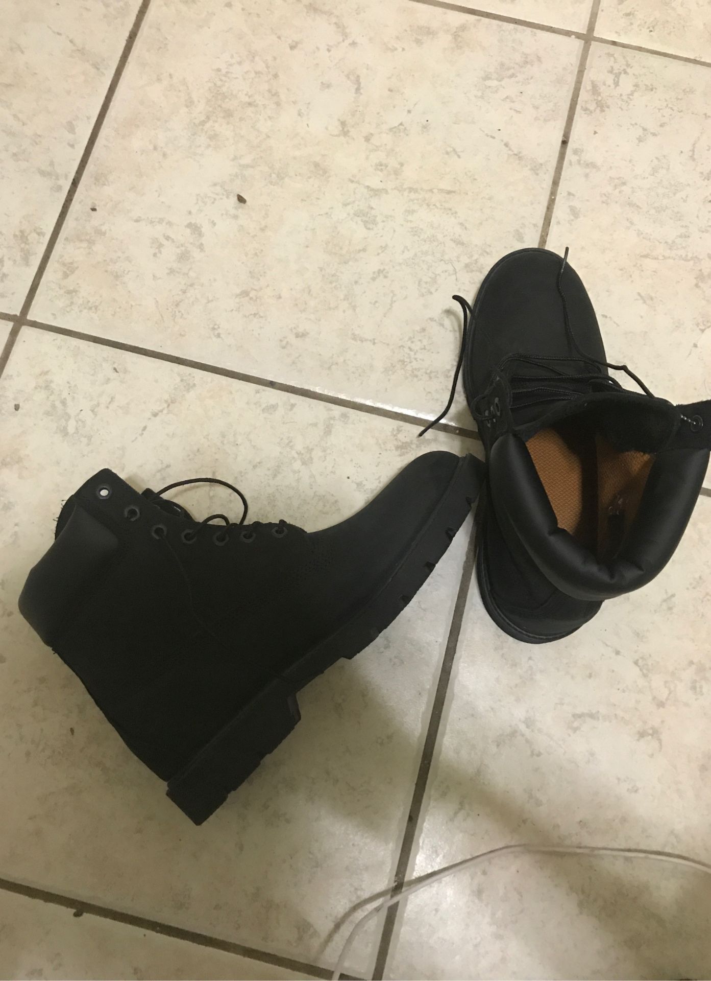 New Black timberlands size 10