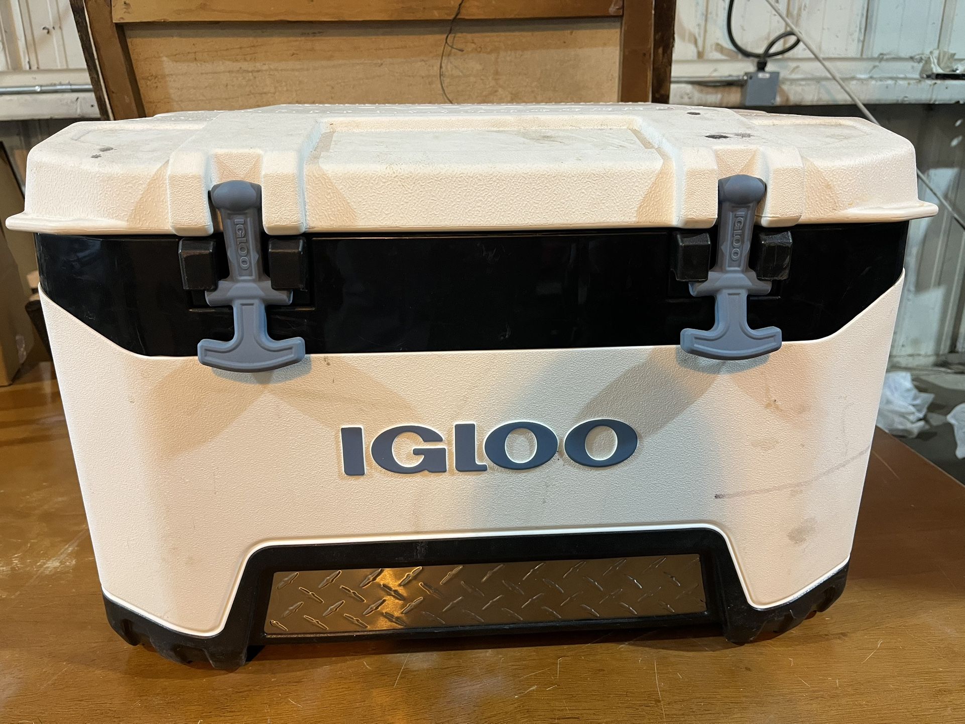 Igloo BMX 52 Quart Heavy-Duty Cooler