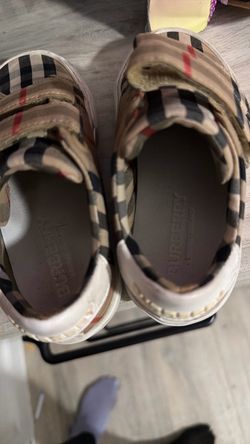 Burrberry size 9c