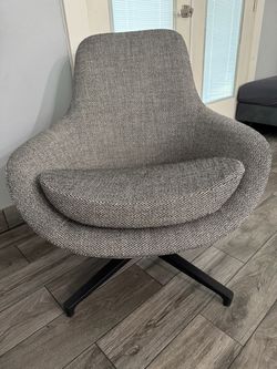 Geiger Saiba Swivel Lounge Chair