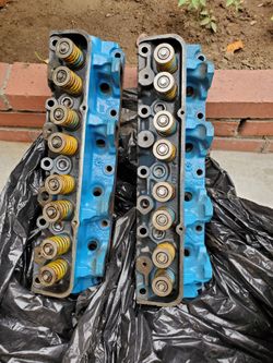 C8AE-H Ford Fe Heads  / Ford 390 Heads