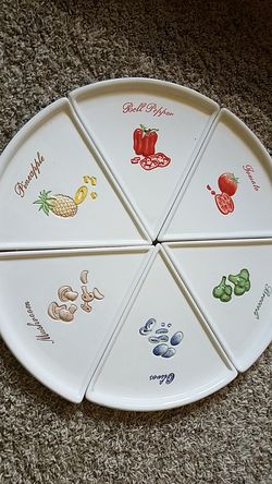 Set of 6 pottery barn pizza plates